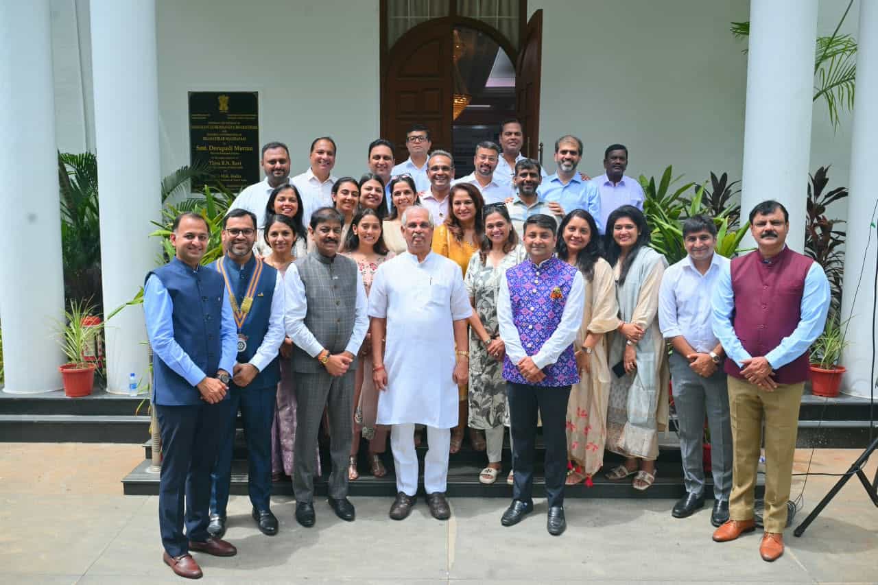 Magnum Carnival flag-off at Lok Bhavan