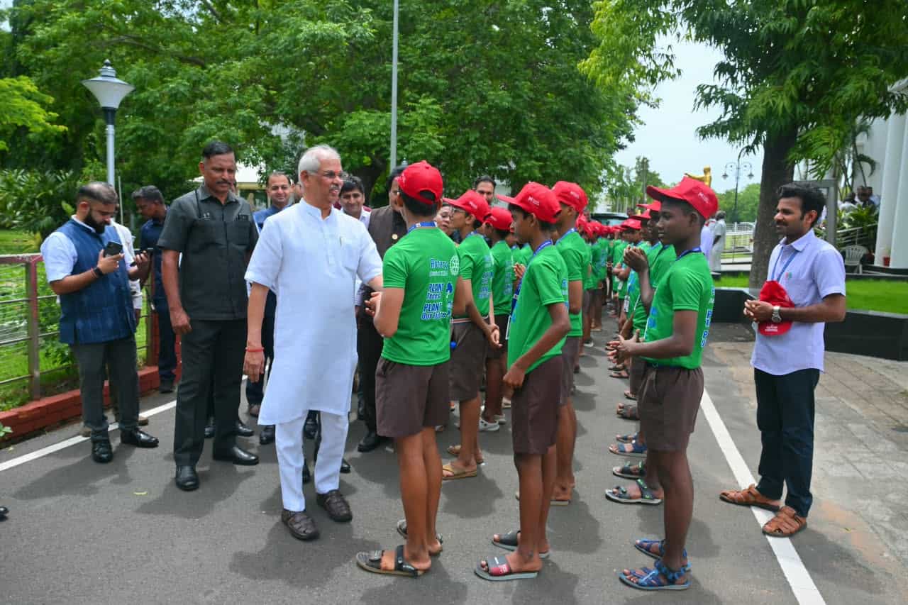 Magnum Carnival flag-off at Lok Bhavan