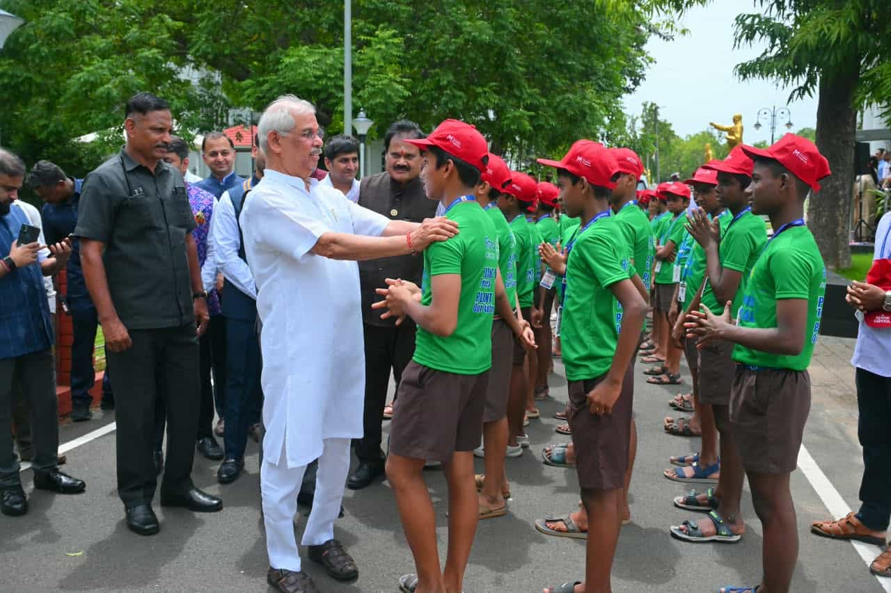 Magnum Carnival flag-off at Lok Bhavan