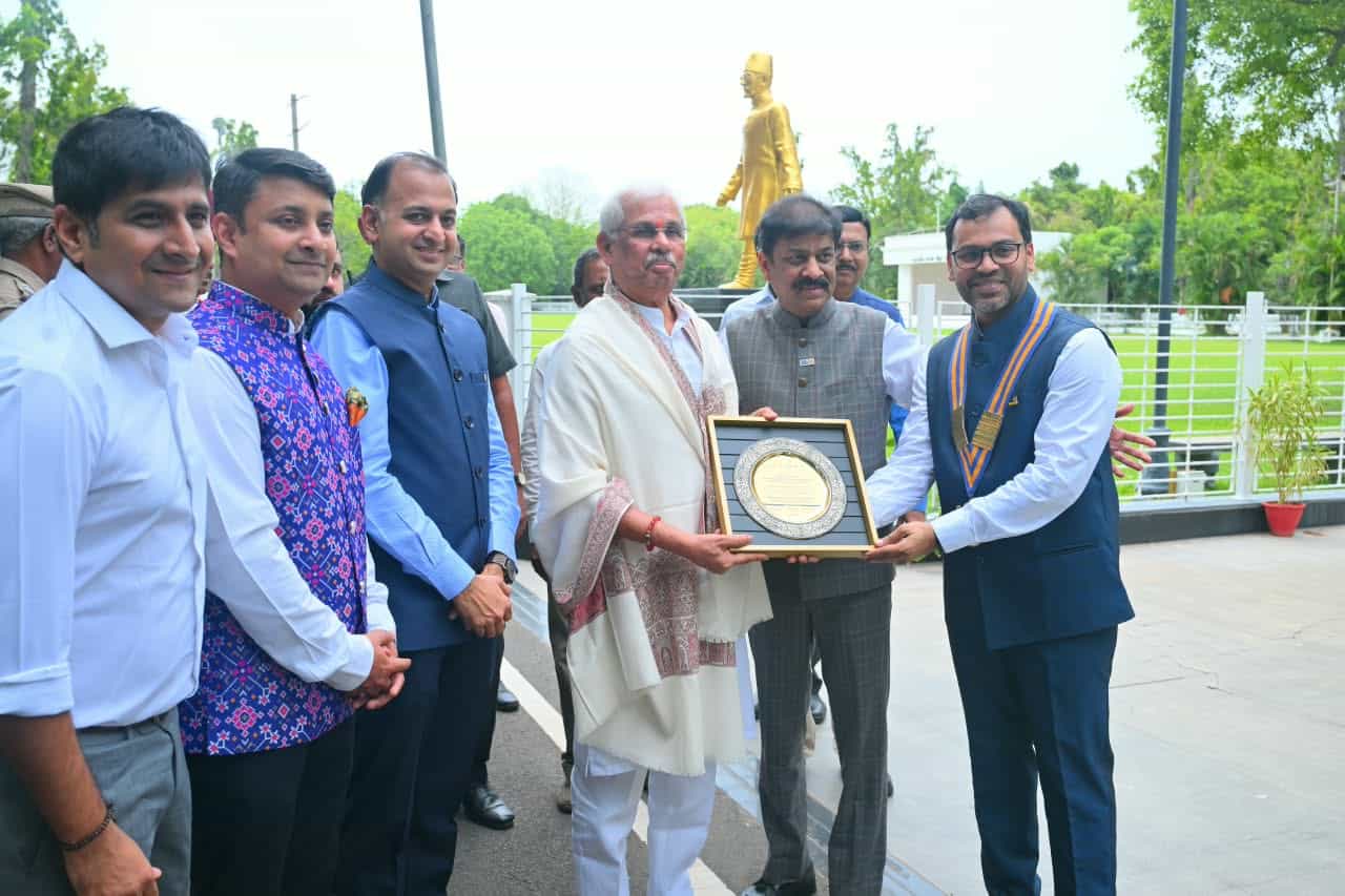 Magnum Carnival flag-off at Lok Bhavan