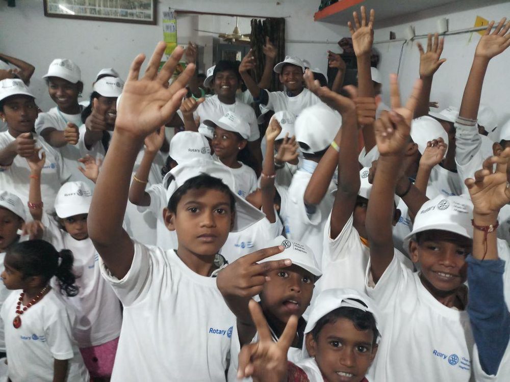 Children waving